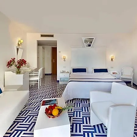 Bristol Hotel 4*