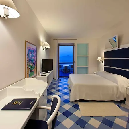 Bristol Otel 4*