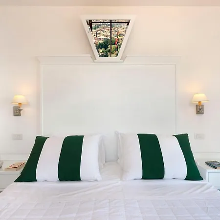 Bristol Отель 4*